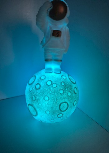 Ay Üzerinde Astronot Rengarenk Işıklı Gece Lambası - Görsel 6