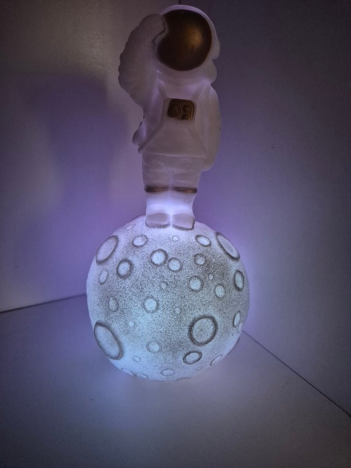 Ay Üzerinde Astronot Rengarenk Işıklı Gece Lambası - Görsel 5