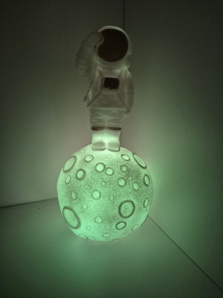 Ay Üzerinde Astronot Rengarenk Işıklı Gece Lambası - Görsel 2