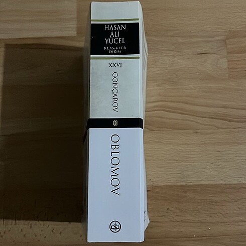 Beden Renk OBLOMOV İş Bankası Yayınları