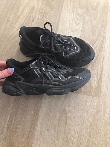 39,5 Beden Adidas ozweego spor ayakkabı