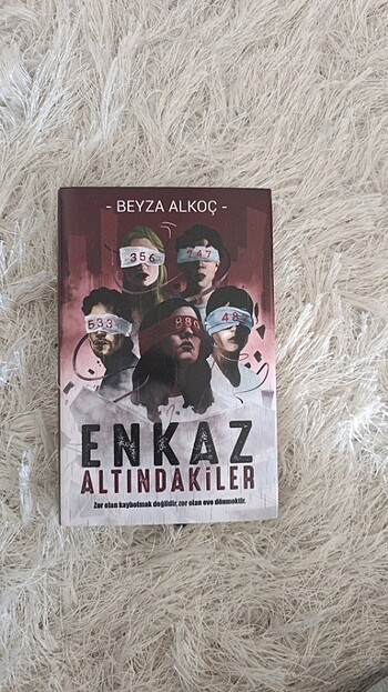 Enkaz altındakiler ciltli posterli 