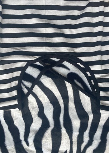 Çizgi Desenli Fırfırlı  elbise - Görsel 3