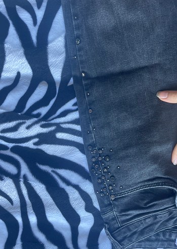 Siyah boncuk detaylı Fit Kadın Kot Pantolon - Görsel 2