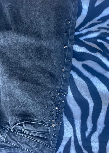 Siyah boncuk detaylı Fit Kadın Kot Pantolon - Görsel 3