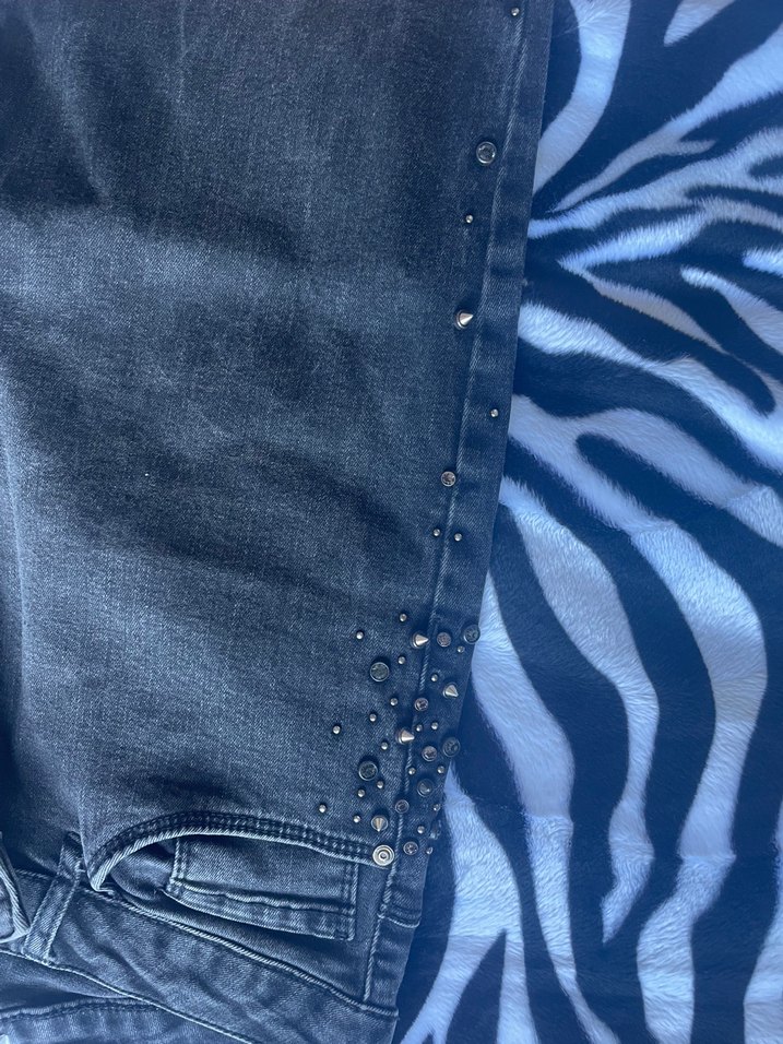 Siyah boncuk detaylı Fit Kadın Kot Pantolon - Görsel 3