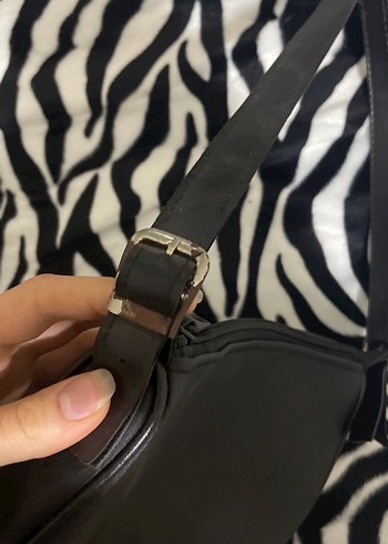 Siyah çanta - Görsel 4