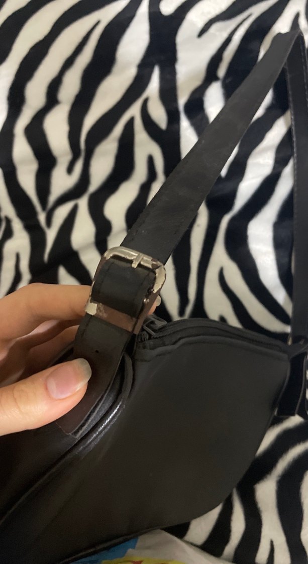 Siyah çanta - Görsel 4