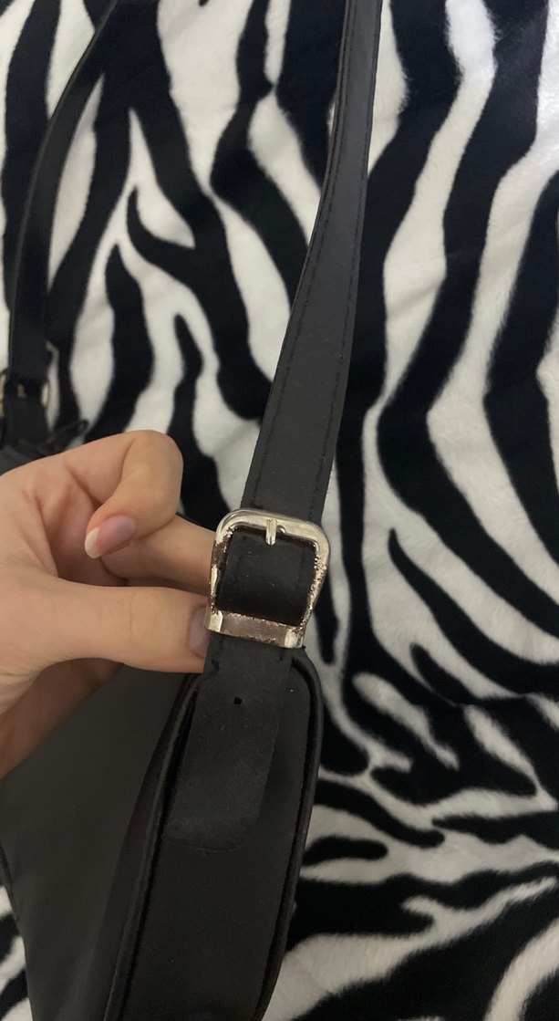 Siyah çanta - Görsel 3