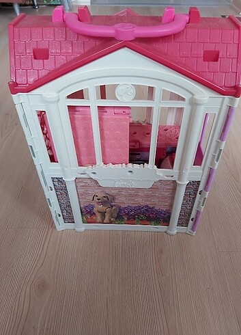 Beden Barbie Evi