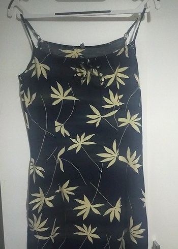 Siyah sarı yaprak desenli elbise - Görsel 3