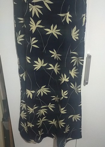 Siyah sarı yaprak desenli elbise - Görsel 10