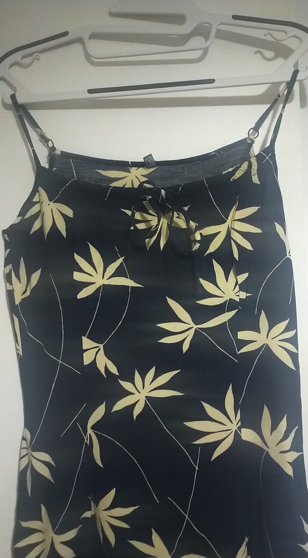 Siyah sarı yaprak desenli elbise - Görsel 4