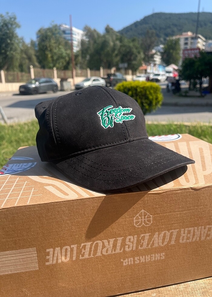 Freedom of Space Etiketli Erkek Şapka - Görsel 2