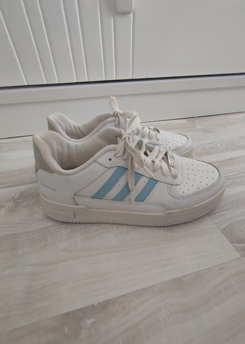 Adidas Beyaz Bağcıklı Kadın Spor Ayakkabı