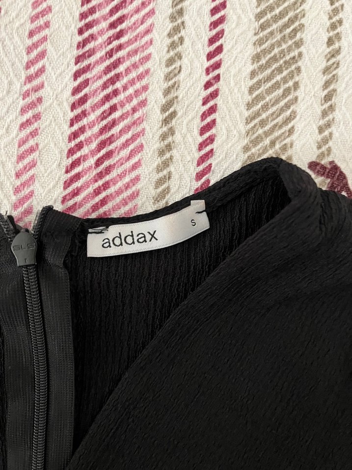 V Yaka Drapeli Siyah Midi Elbise - Görsel 3