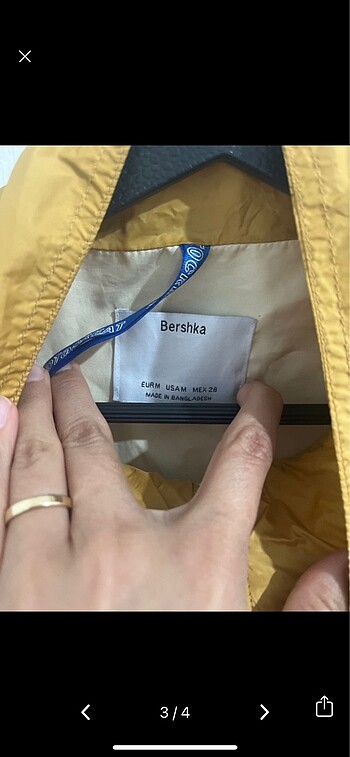 m Beden Bershka yağmurluk