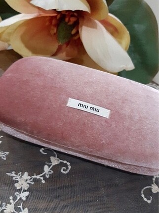 Miu miu gözlük kabı