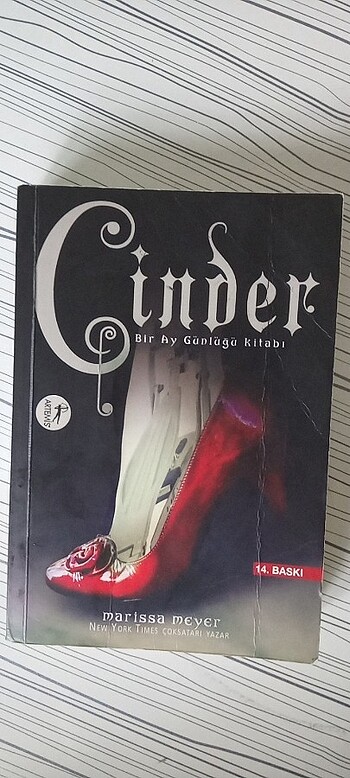 Ay Günlükleri Serisi 1.kitap Cinder