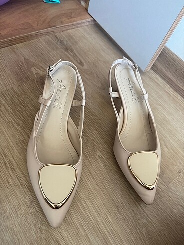 Stiletto babet