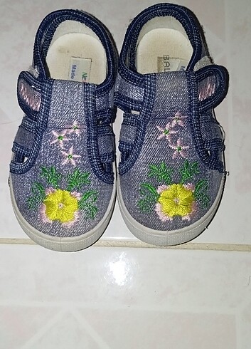 24 Beden Kız Çocuk Sandalet