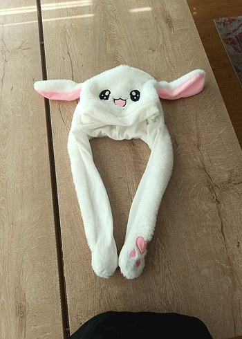 Nakışlı Beyaz Çocuk Peluş Kulaklı Bere