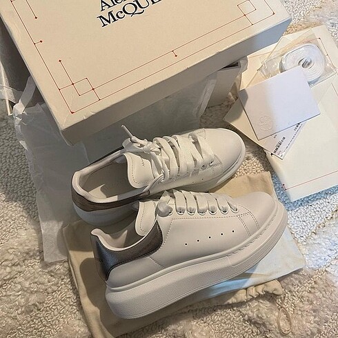 Alexander McQueen ????