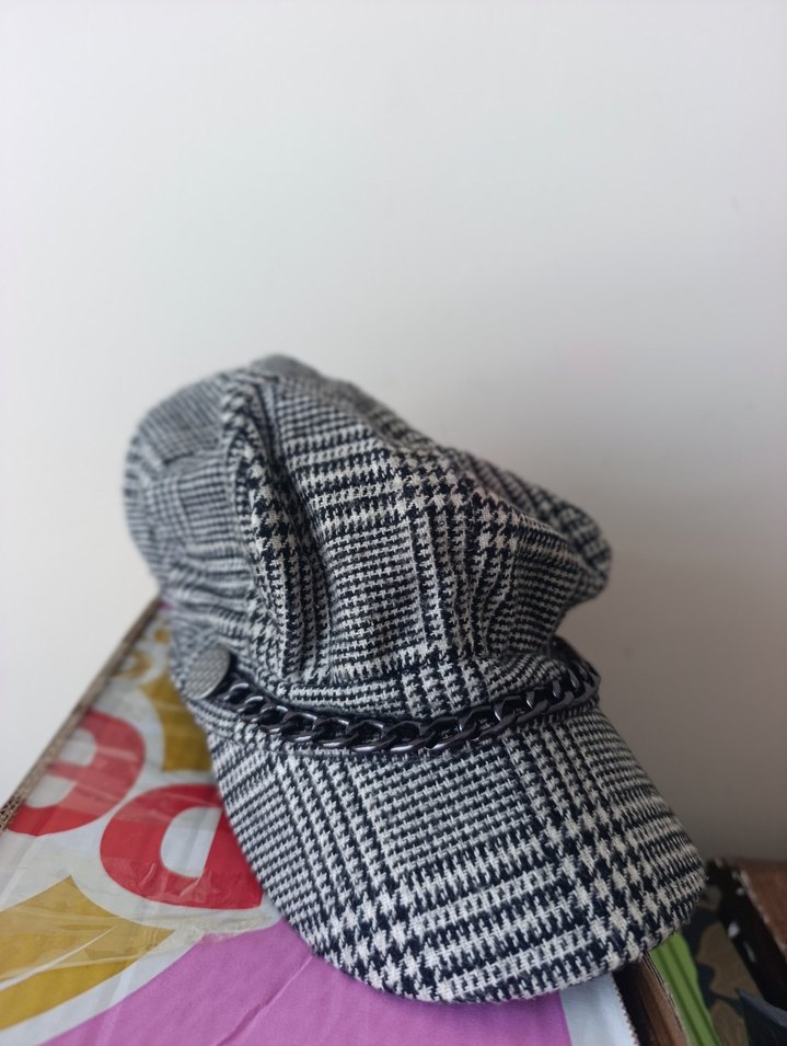 Gri Ekoseli Zincir Detaylı Kadın Şapka - Görsel 2