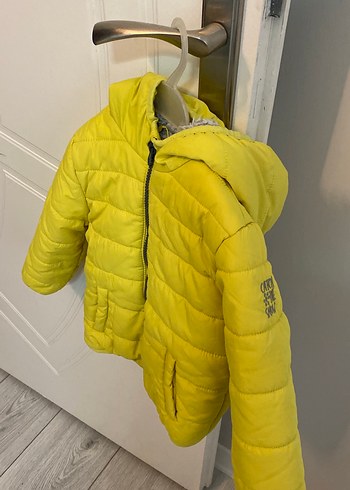 Sarı Kapüşonlu Fermuarlı Erkek Çocuk Mont - Görsel 2