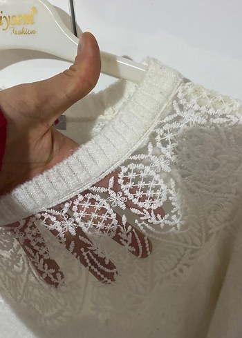 Örgü Detaylı Beyaz Kadın Kazak - Görsel 2