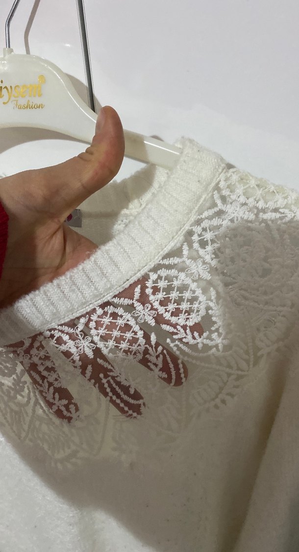 Örgü Detaylı Beyaz Kadın Kazak - Görsel 2