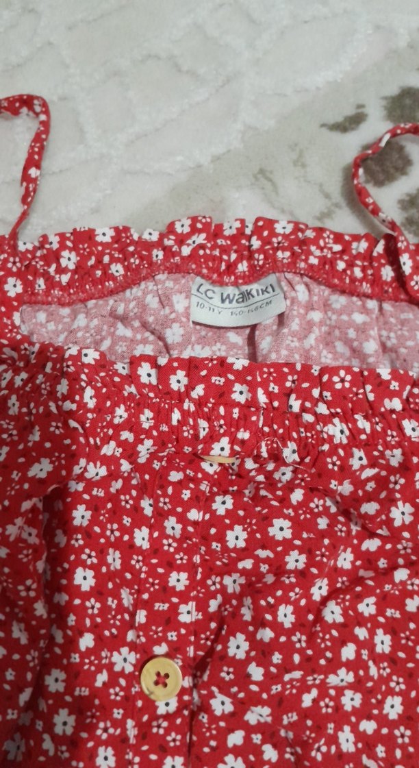 Kırmızı Çiçekli Düğmeli Mini Bluz - Görsel 2
