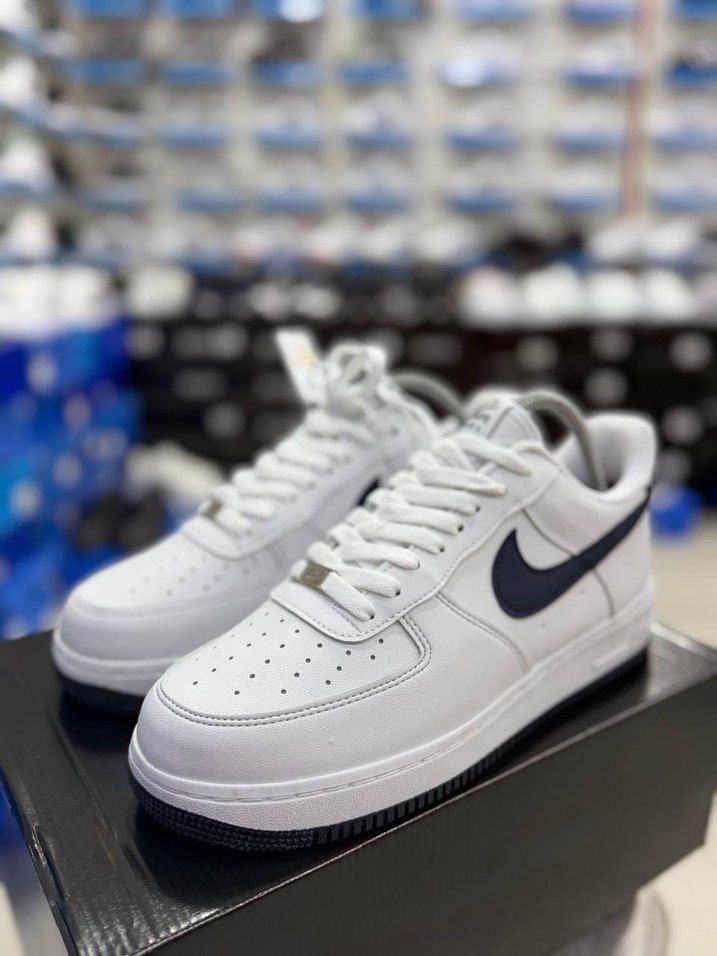 Nike Air Force 1 Beyaz Lacivert Spor Ayakkabı — görsel 2/7