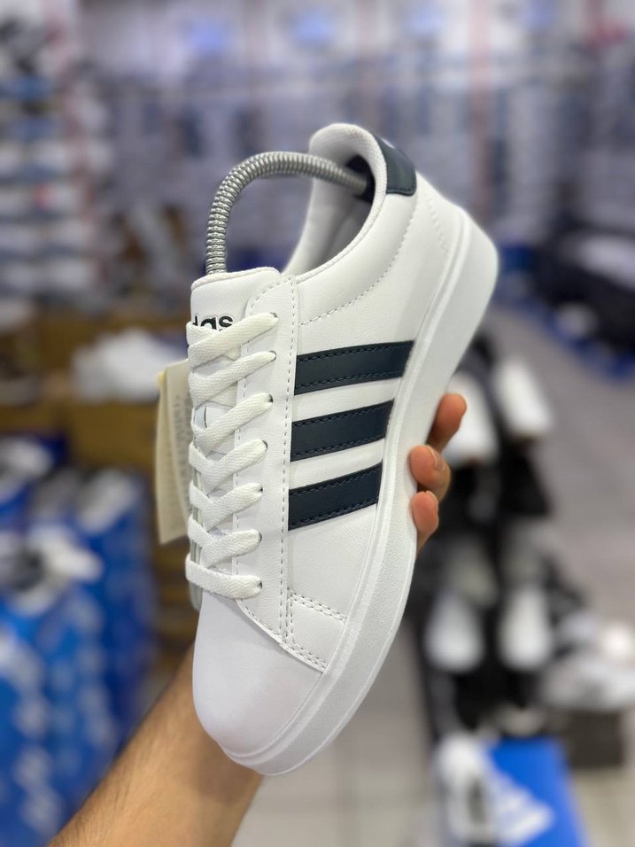 Adidas Beyaz Siyah Üç Şeritli Spor Ayakkabı — görsel 7/10