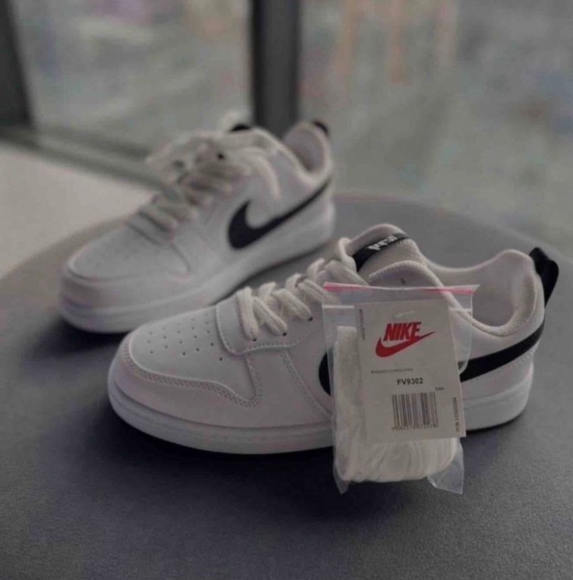 Nike Beyaz Siyah Spor Ayakkabı — görsel 2/3