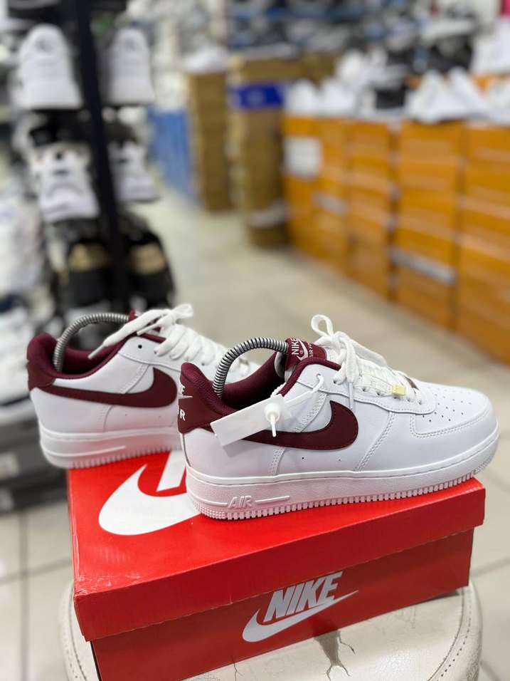 Nike Air Force 1 Beyaz & Bordo Retro Sneaker — görsel 4/7