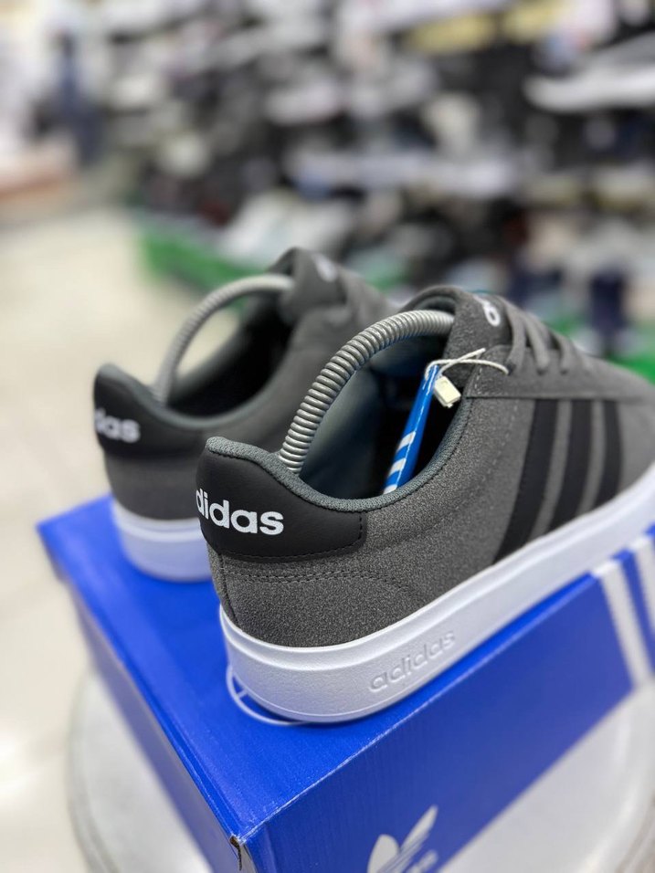 Adidas Gri Süet Sneaker — görsel 3/9
