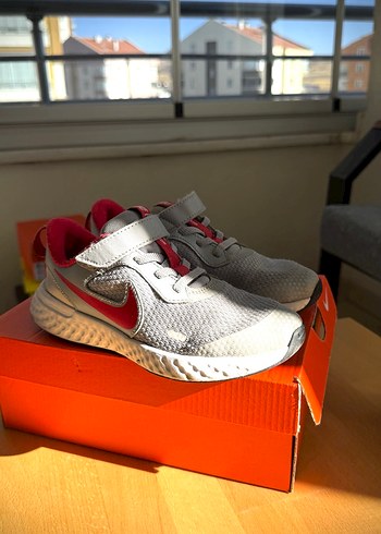 Nike Revolition 31