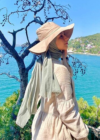 Suud Collection kuşaklı gabardin şapka