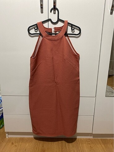 Halter yaka elbise