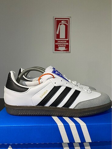 Nike Adidas samba