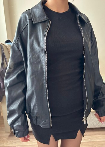 BERSHKA Kadın Siyah Deri Fermuarlı Ceket