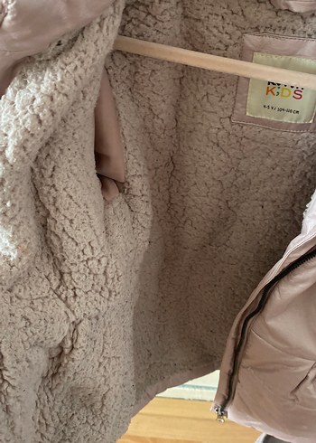 Kız Çocuk Bej Kürklü Kapüşonlu Mont - Görsel 4