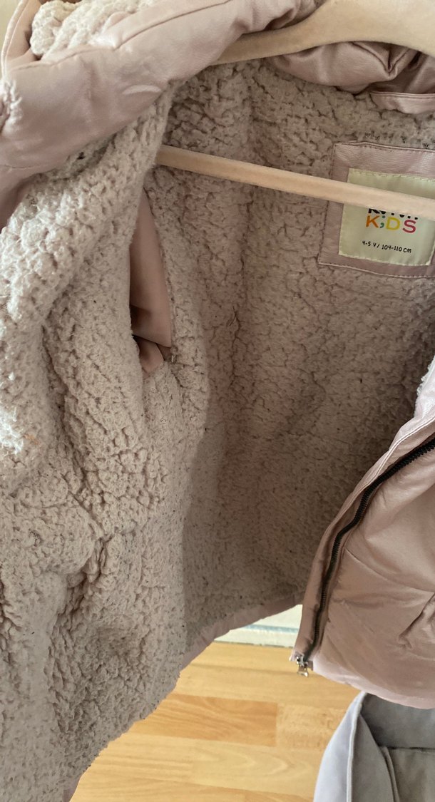 Kız Çocuk Bej Kürklü Kapüşonlu Mont - Görsel 4