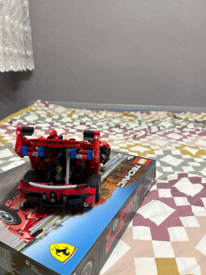 Kırmızı LEGO Technic Ferrari Modeli - Görsel 3