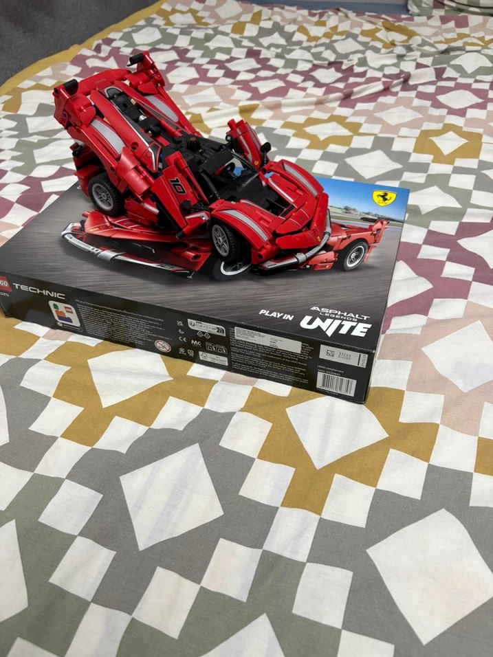 Kırmızı LEGO Technic Ferrari Modeli - Görsel 2