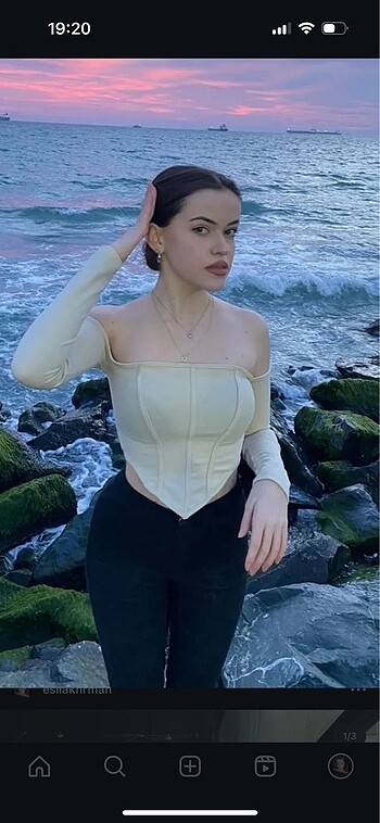 Omzu açık crop bluz