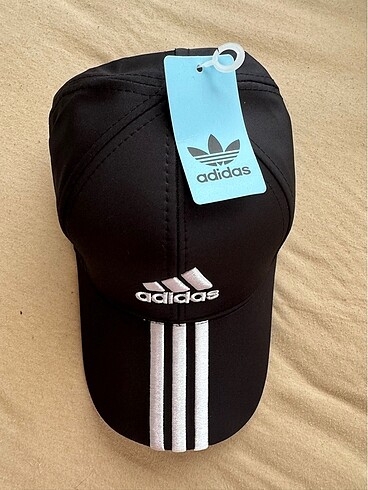 Adidas şapka