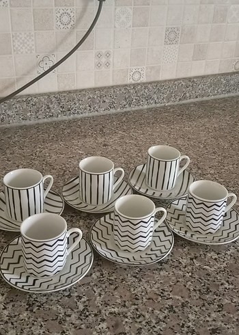 Beyaz Siyah Çizgili 6'lı Fincan ve Tabağı