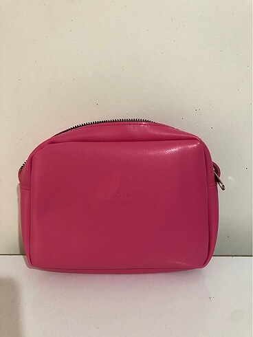 Pembe çanta